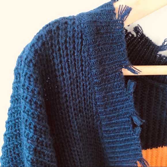 Frayed Colorblock Sweater - Picture 7 of 8